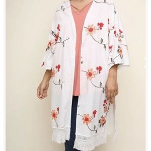 Umgee Embroidered Kimono Red And White 3/4 Sleeve Fringe Hem Size  Medium